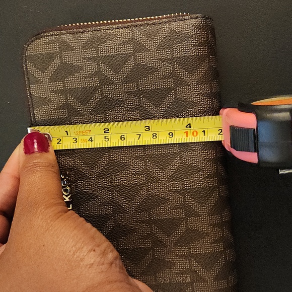 Large Micheal Kors Wallet - Picture 6 of 6